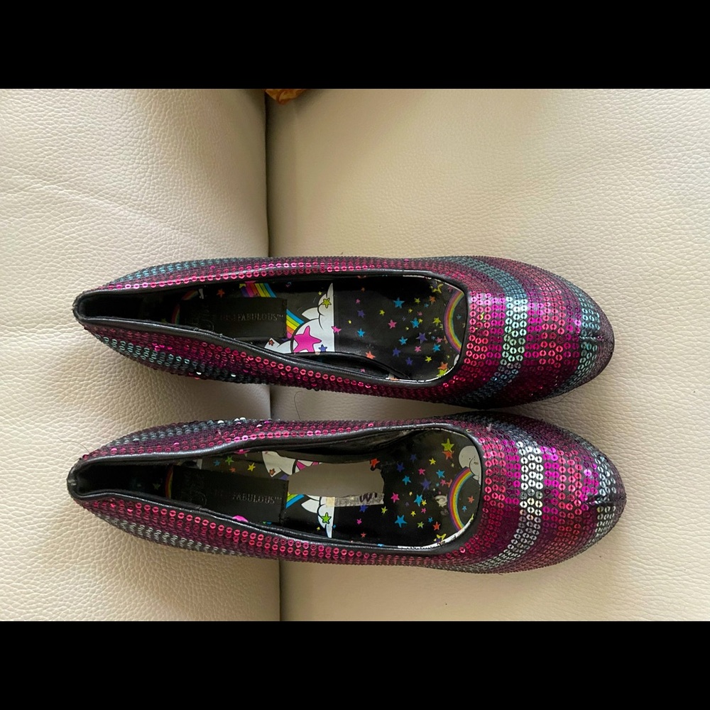 Shades of purple sequins pump